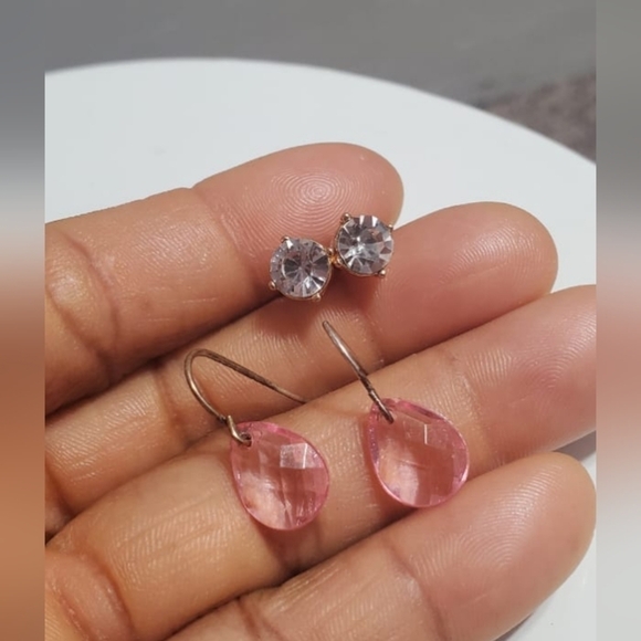 4/20 Light Pink Crystal Teardrop and Silver Stud Earrings. 🌴 - Picture 4 of 5